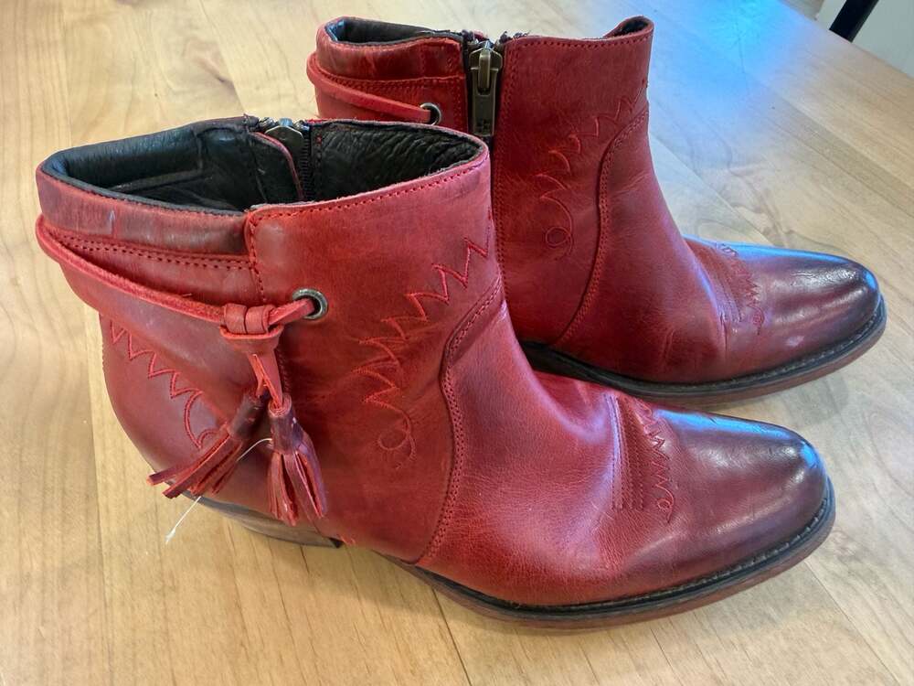 Reba by Justin Distressed Red Leather Western Ankle Boots Sz 9B